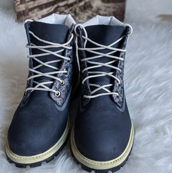 Timberland Navy and White Nubuck 6' Boots - Picture 7 of 15
